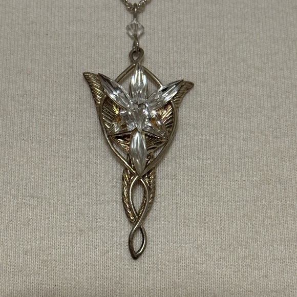 Sterling Silver Necklace The Evenstar Pendant of Arwen By The Noble Collection. - Picture 2 of 4
